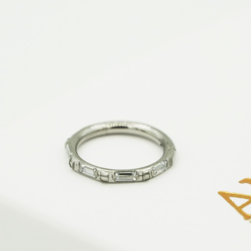 Circonitas con semiincrustaciones de cara lateral con clicker