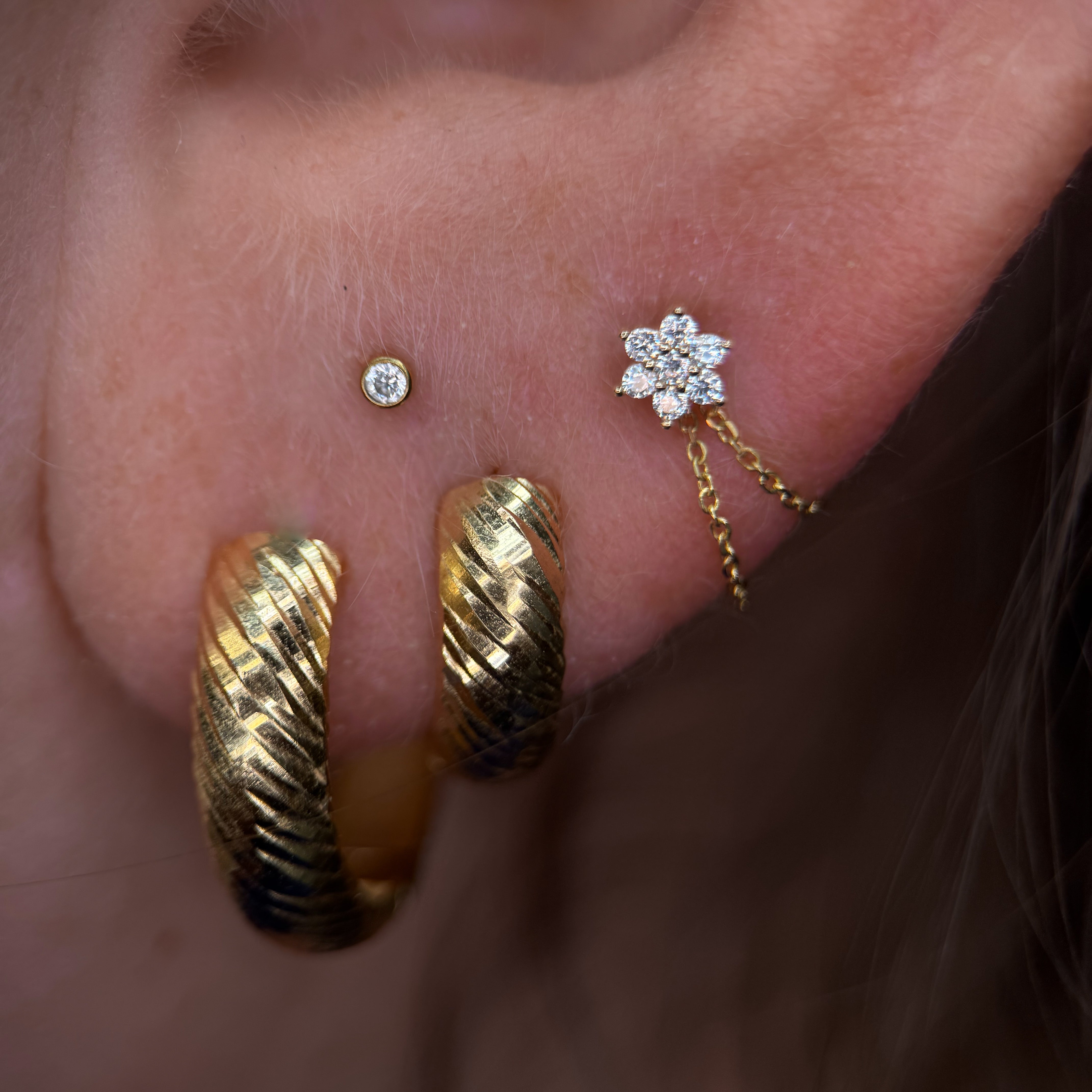 Joyería para piercing de girasol, pequeño broche de verano en oro macizo de 14 quilates.