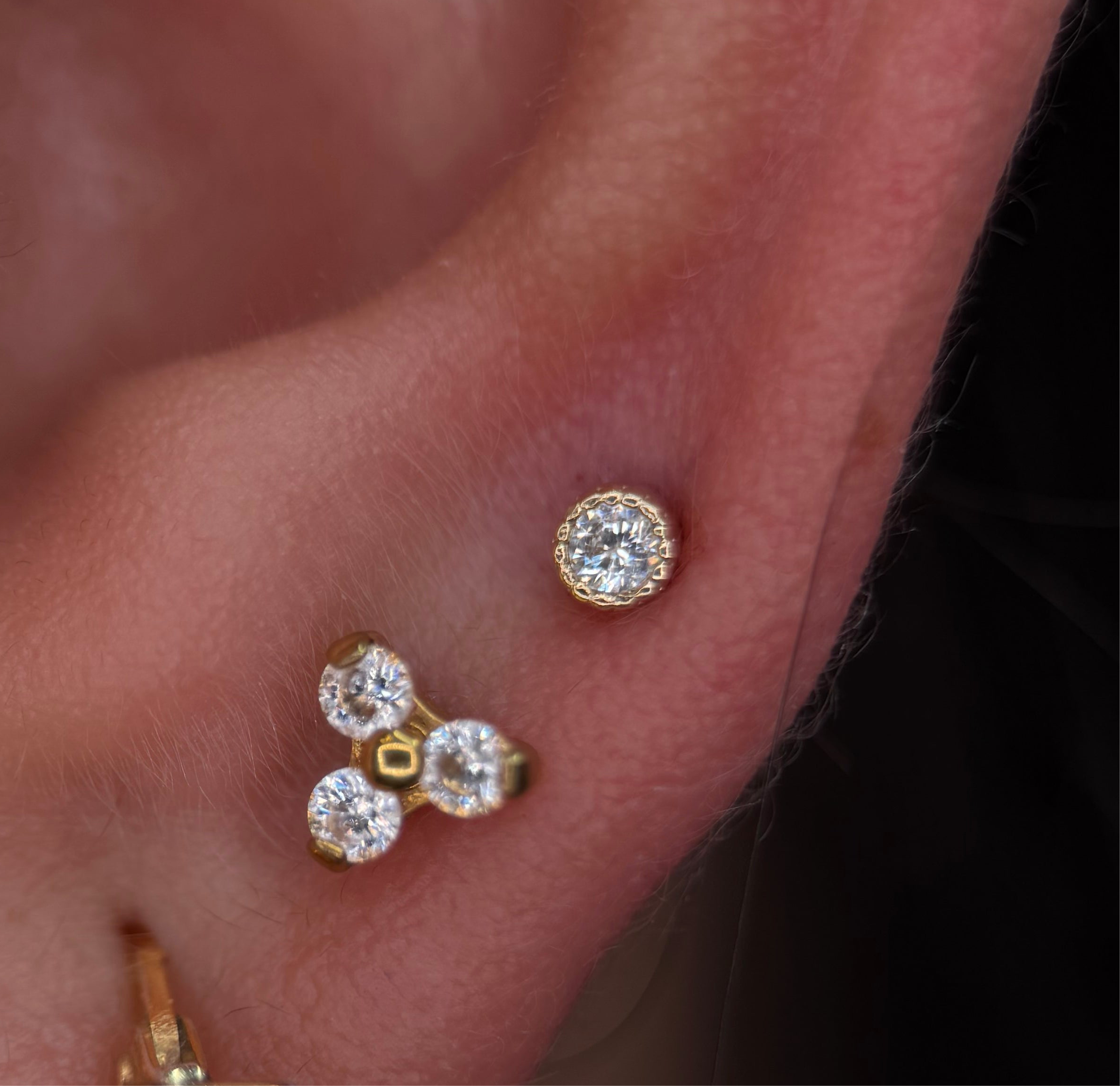 Joyería piercing Granito de Arena, Pequeño Verano Push Pin oro macizo 14k